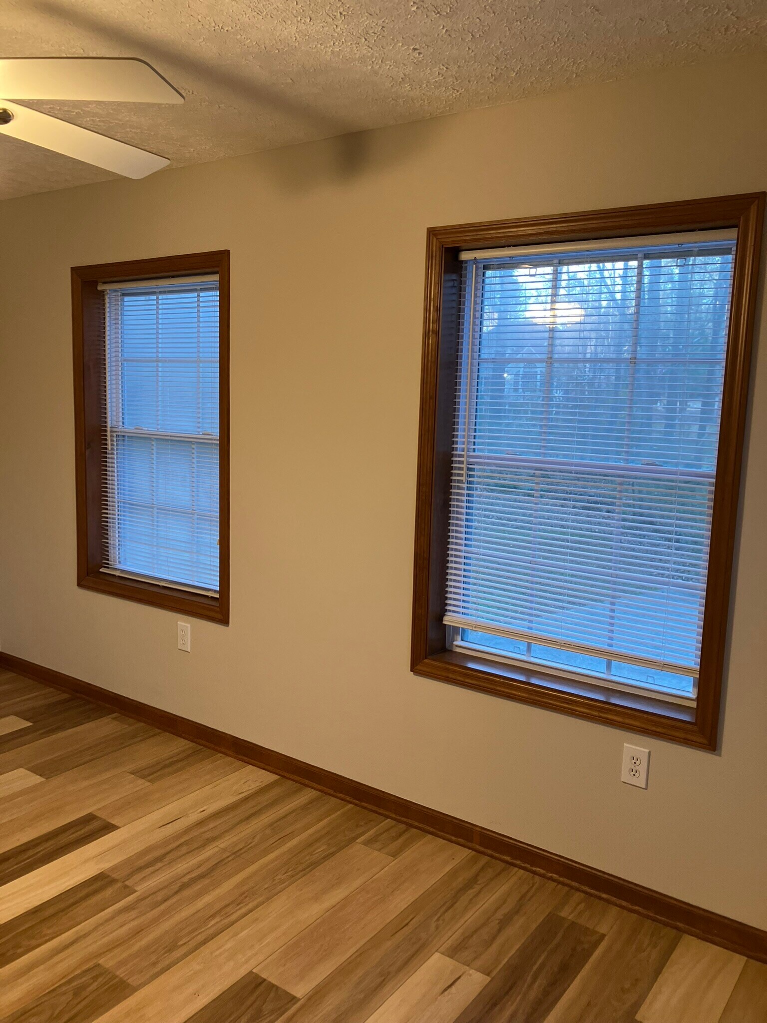 Dining - lots of windows - 4747 Knollwood Dr NW