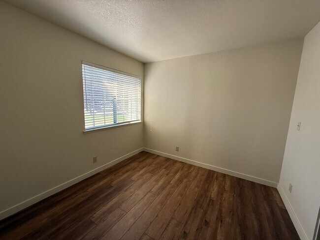 Building Photo - 2825 Airons Ct