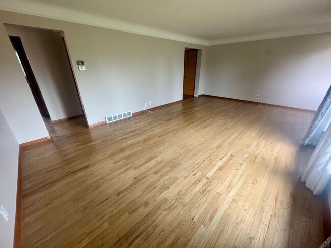 Building Photo - Charming 3-Bed Ranch in Parma FOR RENT!
