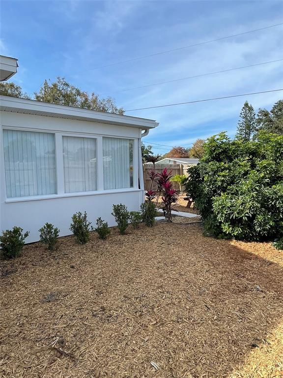 Building Photo - 828 S Tuttle Ave