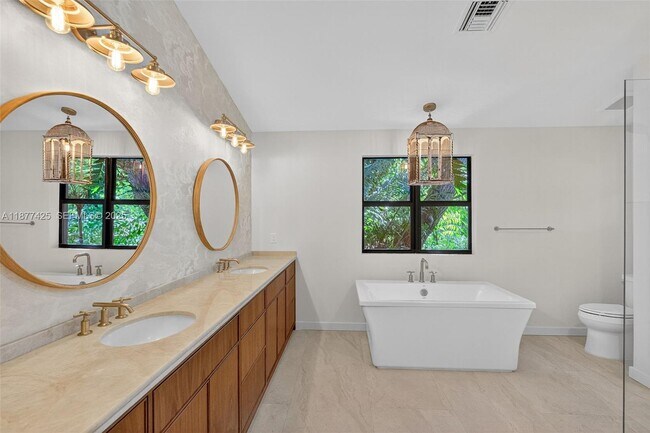 Building Photo - 2330 Overbrook St