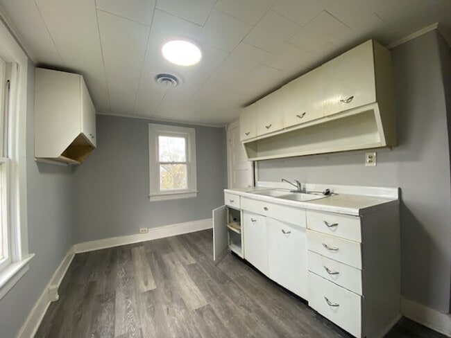 Building Photo - 1606/1608 W High St.