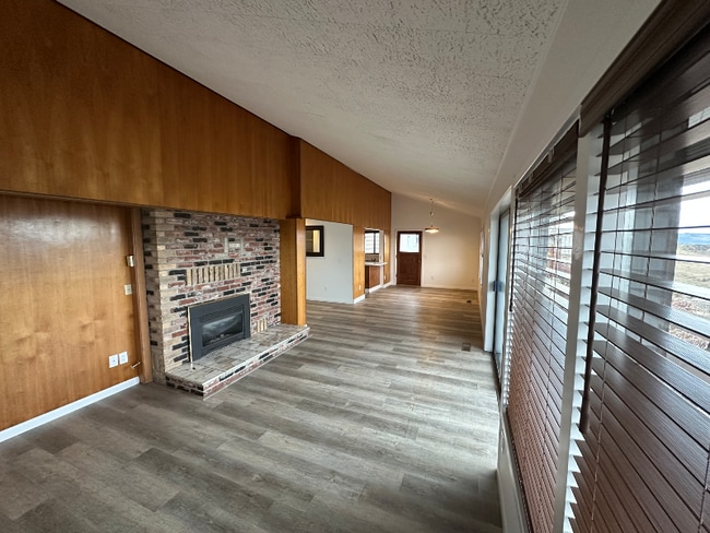 Building Photo - 2384 Linda Vista Dr