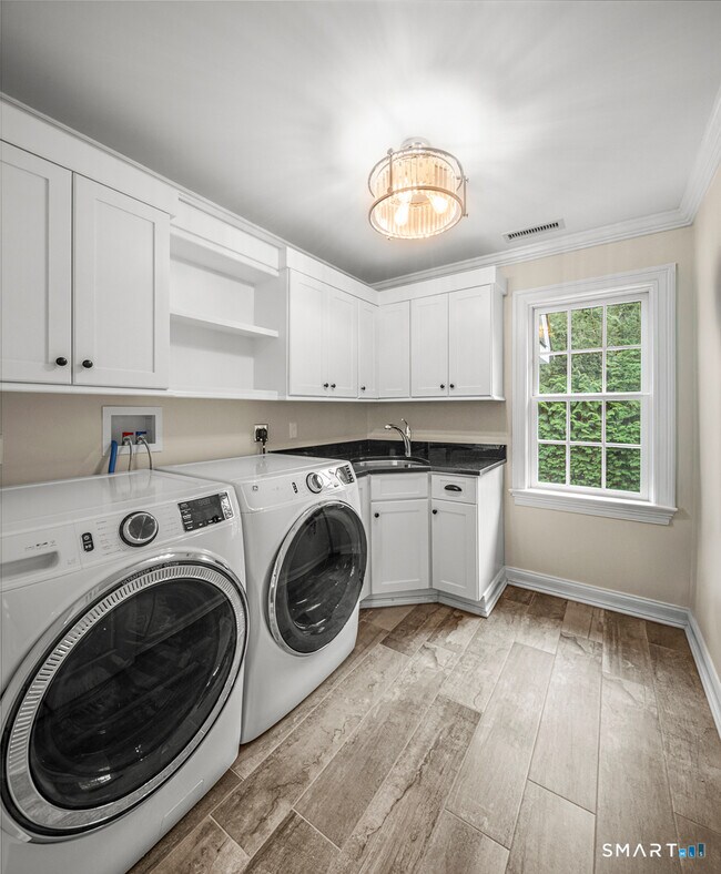 Building Photo - 93 Mansfield Ave