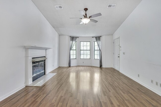 Building Photo - 816 Beazer Ln