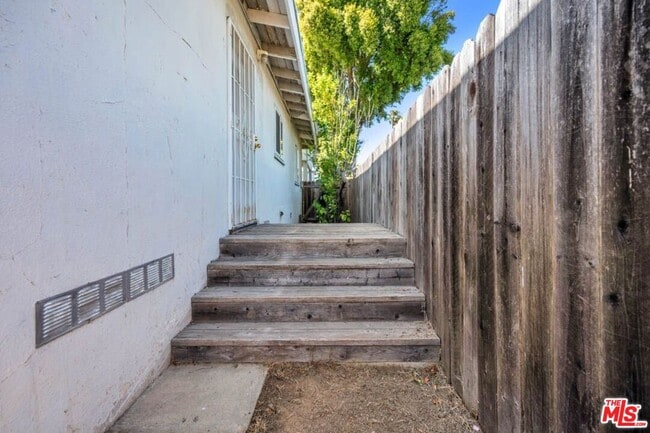 Building Photo - 7318 W 88th St