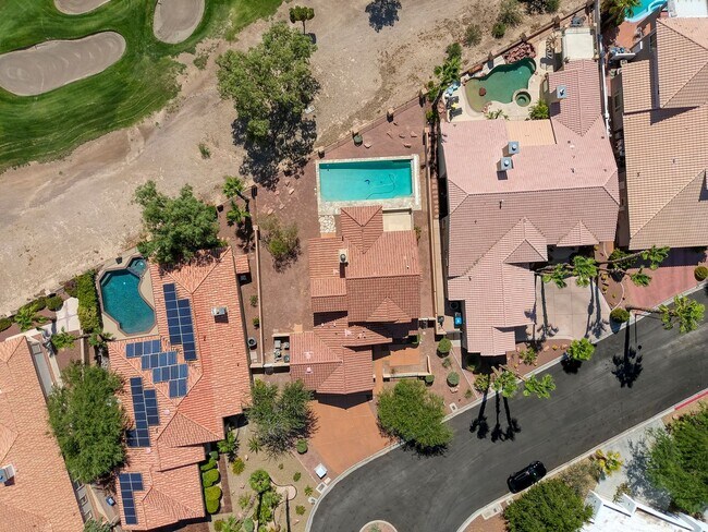 Building Photo - POOL HOME WITH LUSCIOUS GOLF COURSE & MAJE...