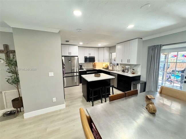 Building Photo - 14849 SW 114th Ct