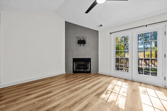 Building Photo - 43 S Lakeshore Dr