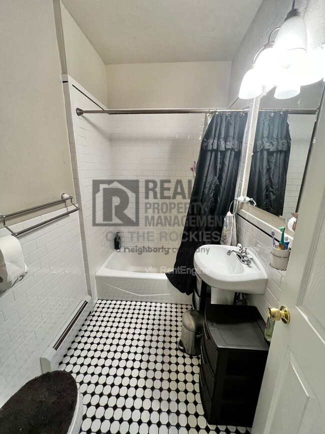 Building Photo - 201 E S 1st St