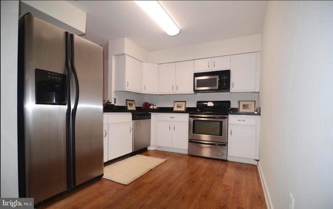Building Photo - 3169 Hawthorne Dr NE