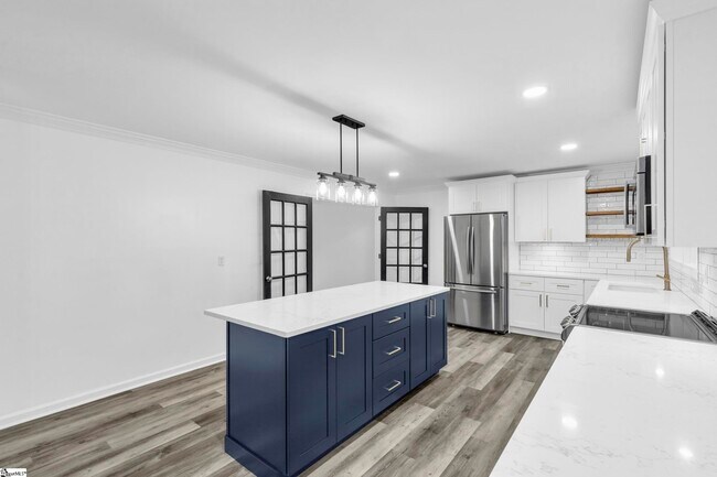 Building Photo - 125 River Way Dr