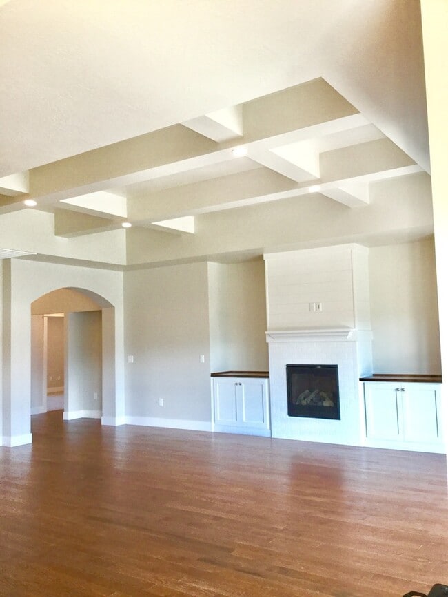 Building Photo - Stunning Newer Build in Stonegate Estates!!