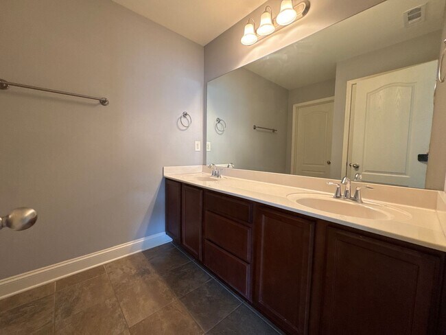 Building Photo - Modern End-Unit Townhome in the Heart of Old Hickory, Wilson County!