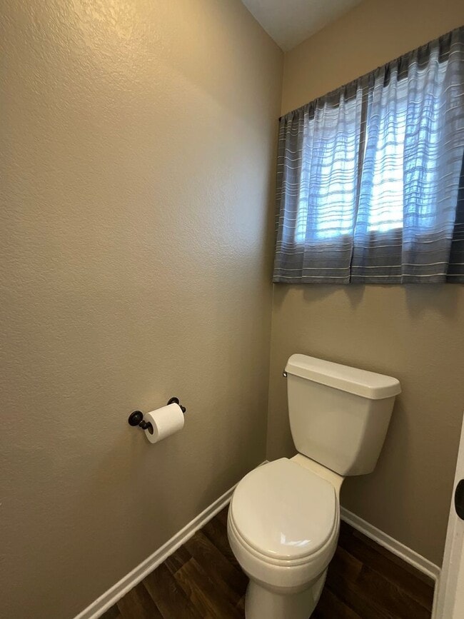 Building Photo - Single story Rosamond Home