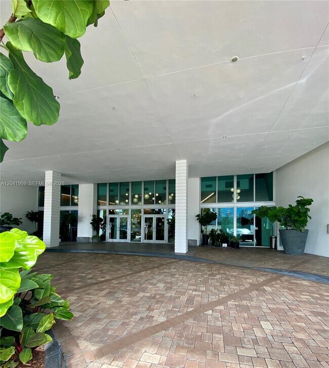 Building Photo - 350 S Miami Ave