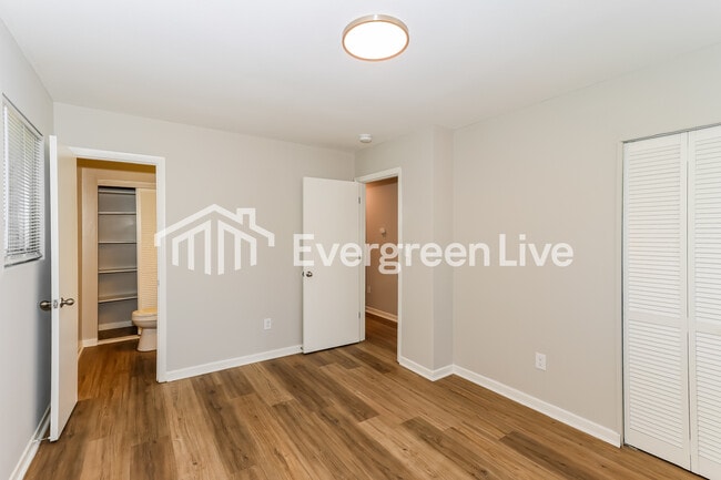 Building Photo - 3609 Massoit Dr