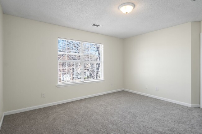 Building Photo - Beautiful Upgraded Townhome!