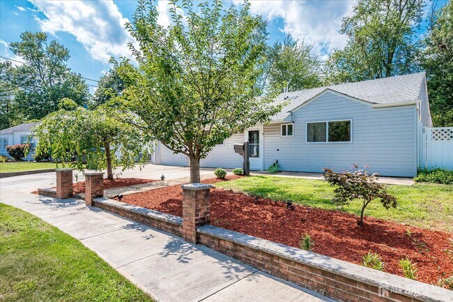 Building Photo - 9 Regent Ct