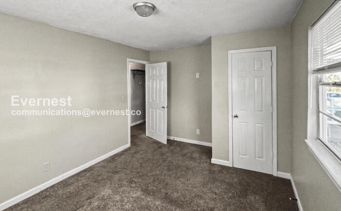 Building Photo - 1346 Vivian St SW