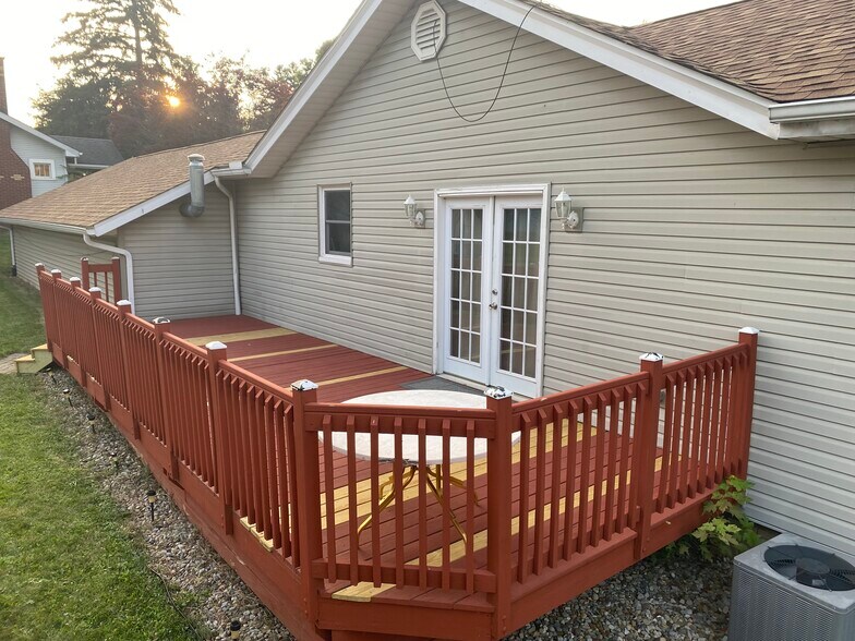 Building Photo - 2617 Maple Ave NE