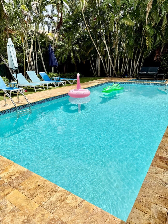 Building Photo - 2325 Barcelona Dr