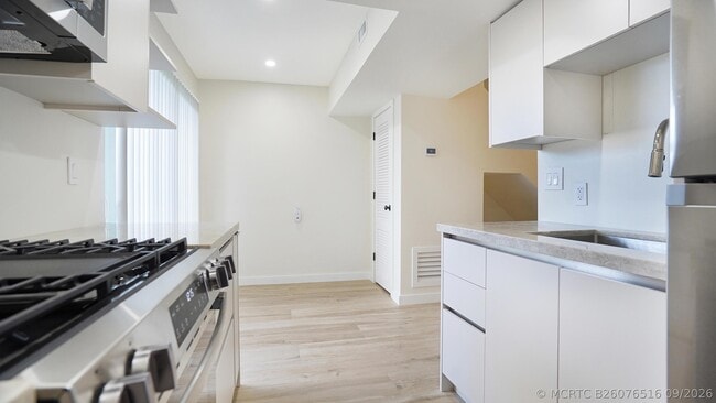 Building Photo - 701 S Royal Poinciana Blvd