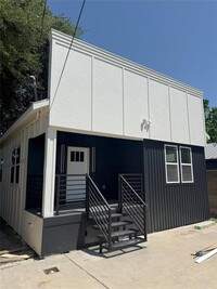 Building Photo - 905 North Loop