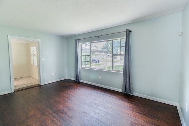 Building Photo - 3320 Lila Dr