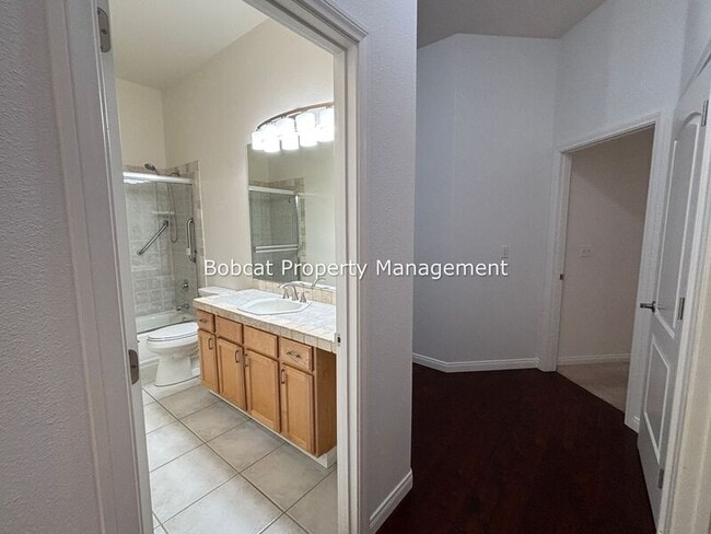 Building Photo - 1626 Evergreen Dr