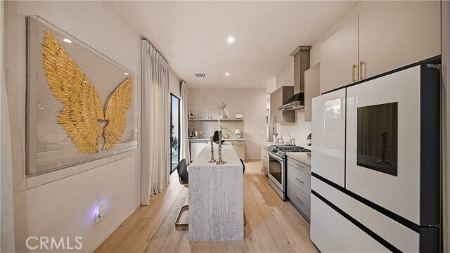 Building Photo - 8840 Ashcroft Ave