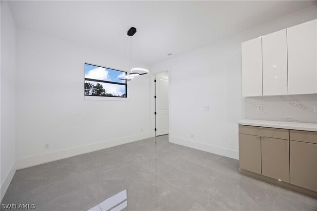 Building Photo - 3905 Sunset Rd