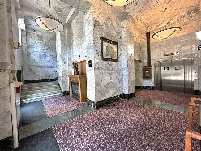 Building Photo - Your Landmark Lifestyle Starts Here: 1BR w...