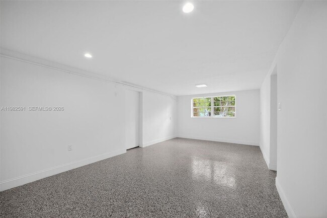 Building Photo - 8651 NE 10th Ct