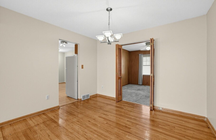 Building Photo - 3190 Ashwood Rd