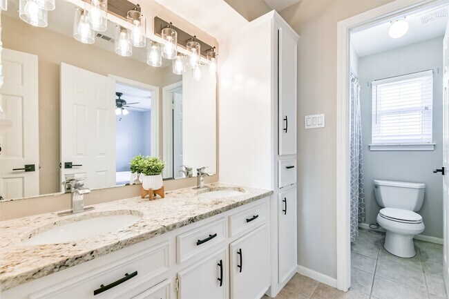 Building Photo - 11642 Cypresswood Dr