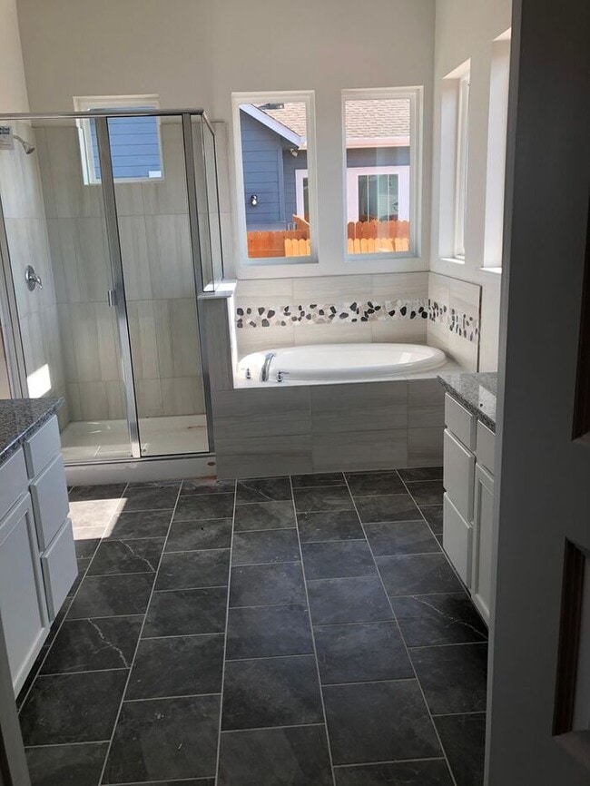 Building Photo - Elegant 4 BR 3.5 BA and 1 Office/Bedroom Convertible Home with Modern Amenities