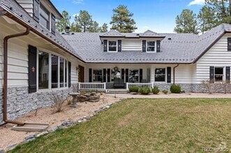 Building Photo - 689 Red Deer Rd