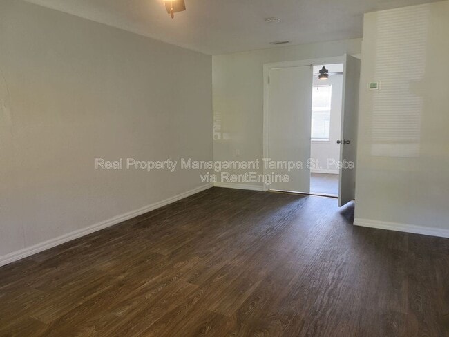 Building Photo - 618 17th Ave S