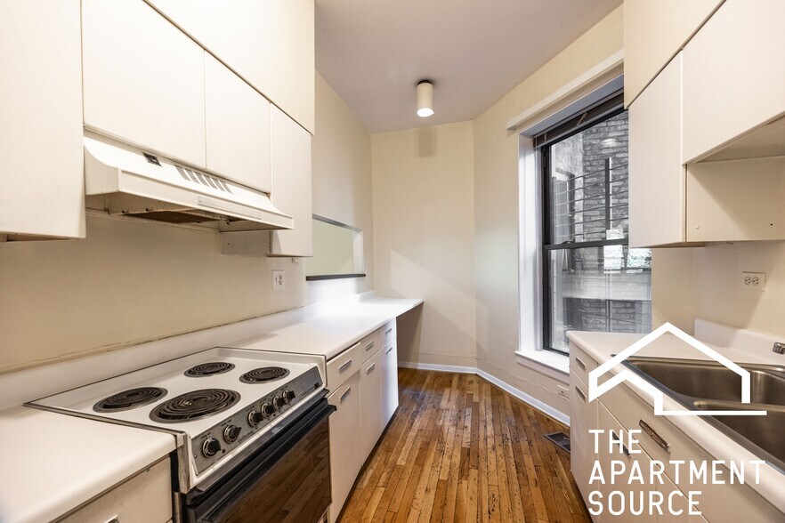 Building Photo - 1427 N Dearborn St