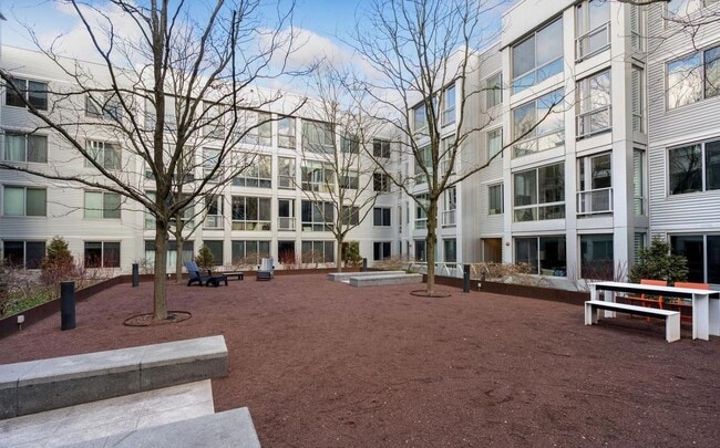 Building Photo - Very Nice Apartment Steps to Tenleytown Me...