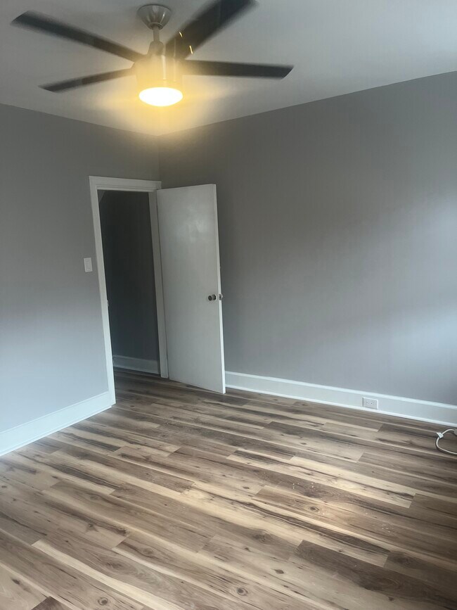 Building Photo - 137 Poplar St