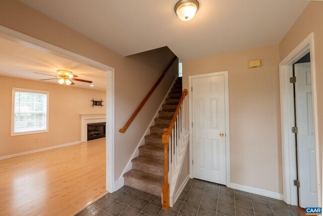 Building Photo - 497 Sunset Dr