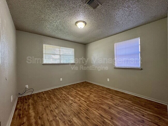 Building Photo - 4717 Creekwood Dr