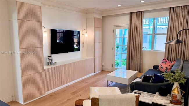 Building Photo - 736 13th St