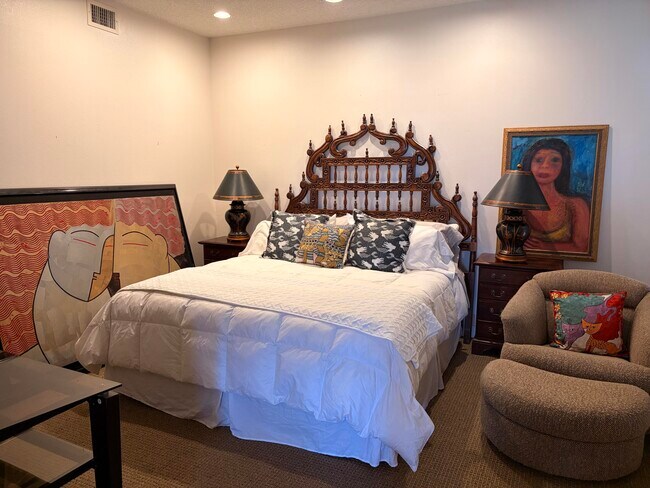 Building Photo - 714 Inverness Dr