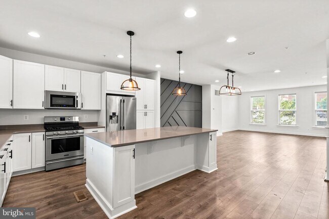 Building Photo - 921 Grundy St