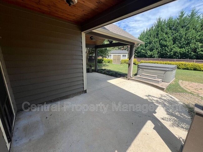 Building Photo - 203 Walker Way