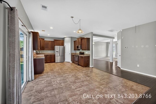 Building Photo - 165 Weeping Cypress Dr