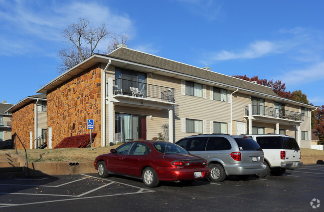 Primary Photo - Indian Springs Apartments